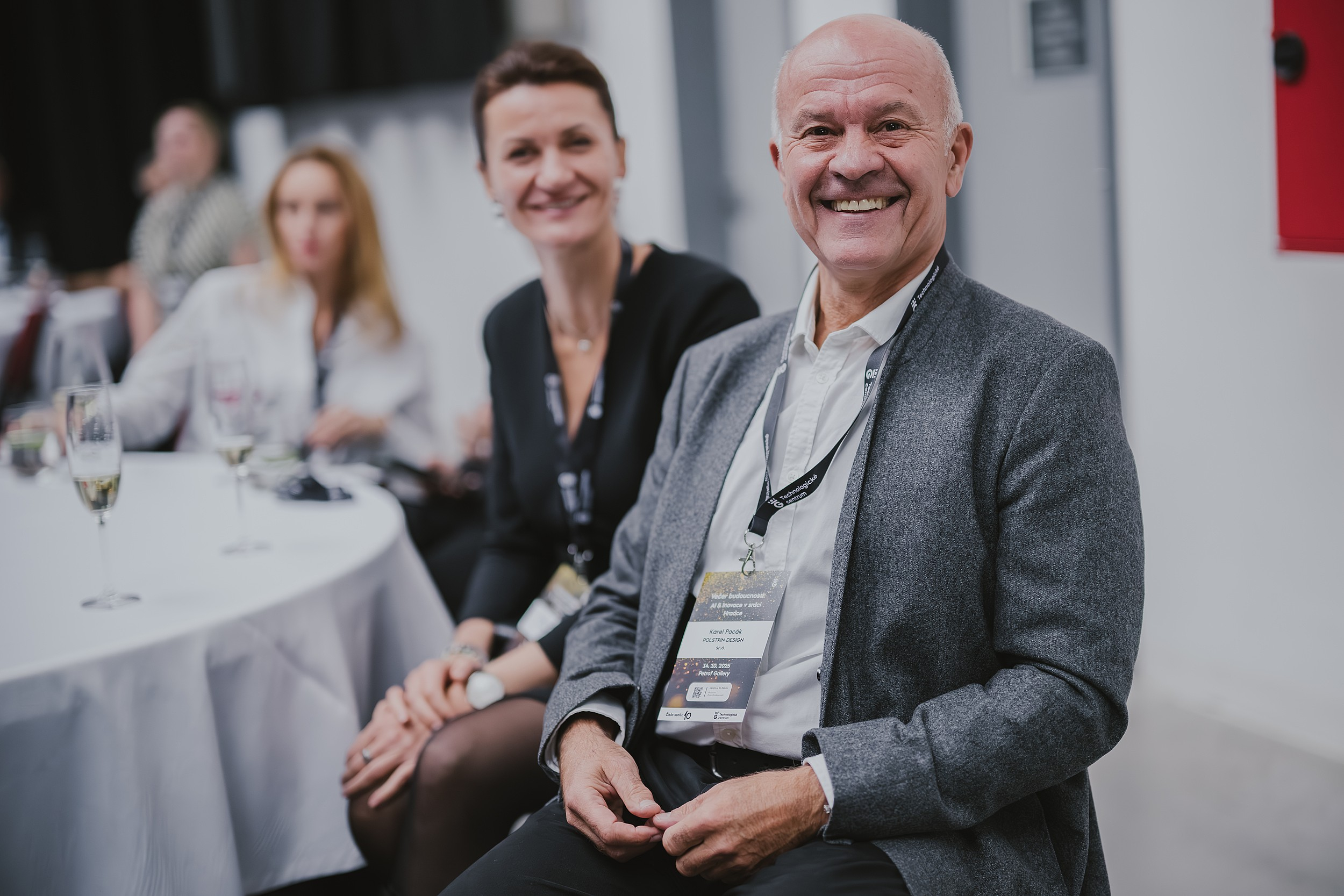 Večer budoucnosti: AI &amp; inovace v srdci Hradce propojil technologii, byznys i město