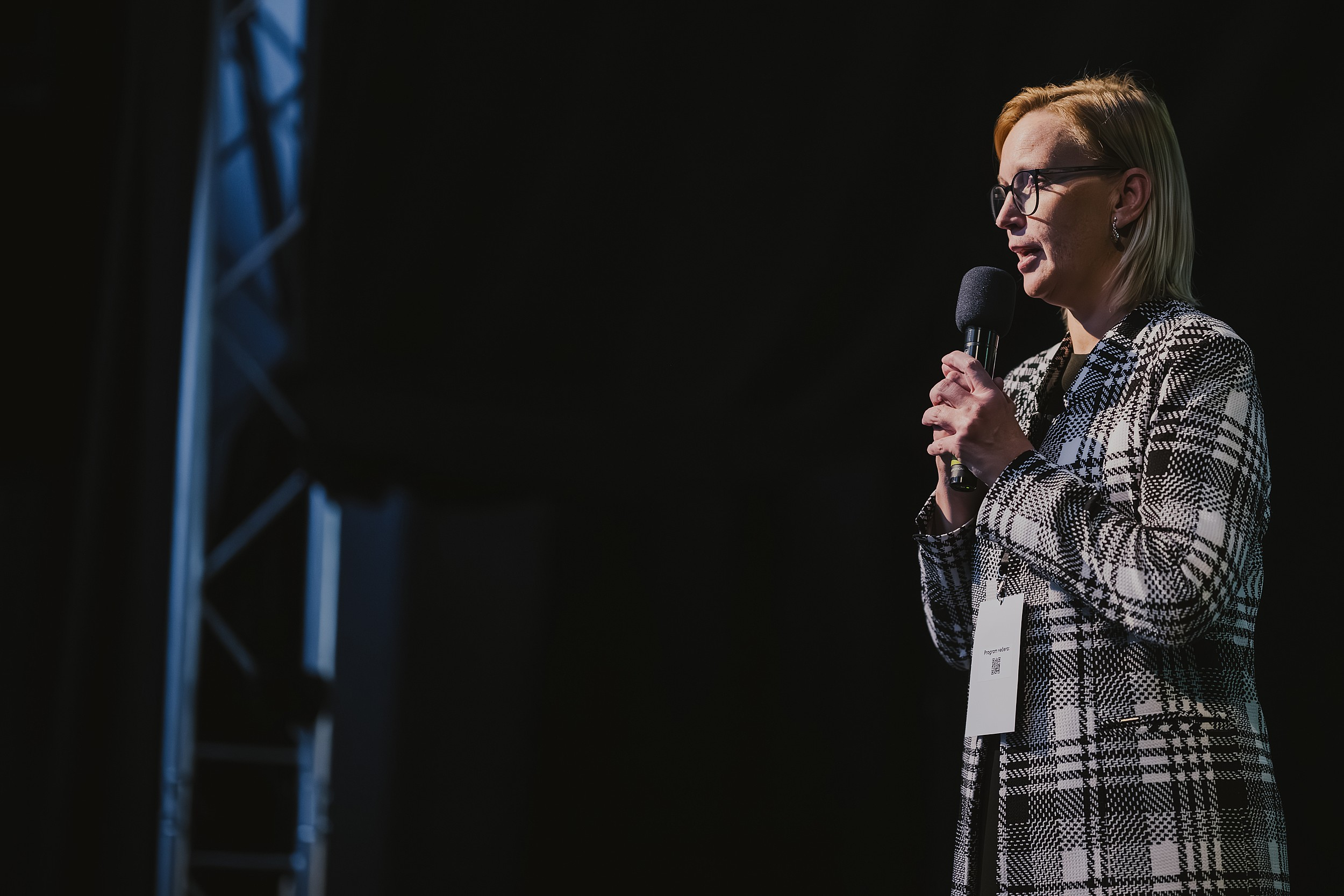 Večer budoucnosti: AI &amp; inovace v srdci Hradce propojil technologii, byznys i město