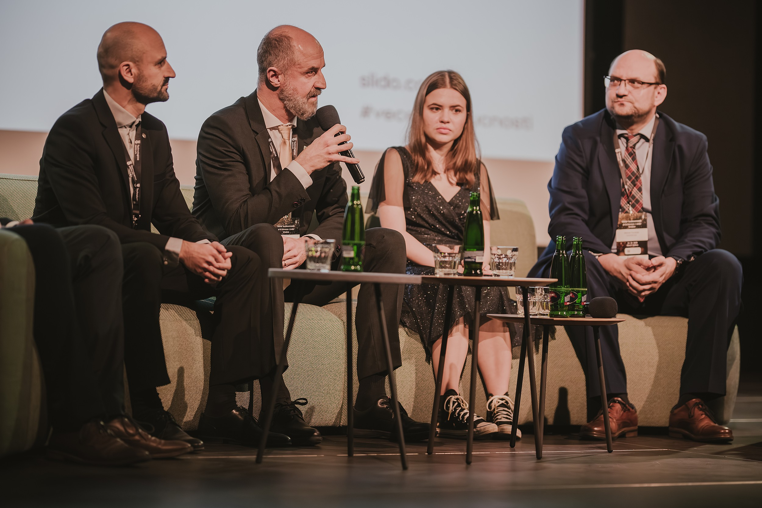 Večer budoucnosti: AI &amp; inovace v srdci Hradce propojil technologii, byznys i město