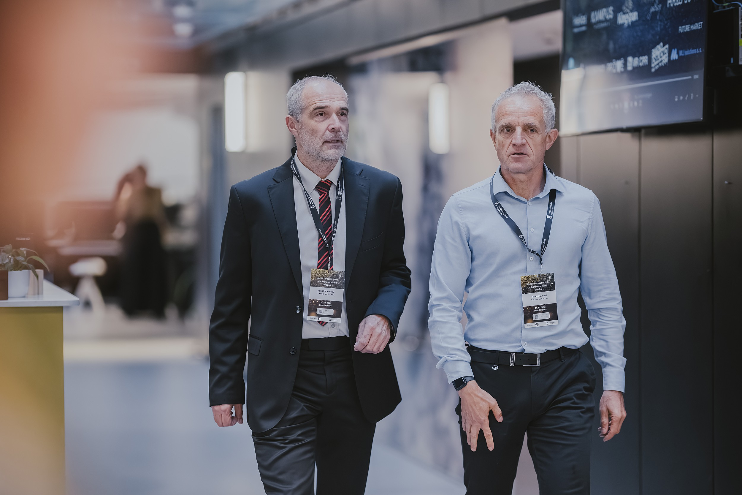 Večer budoucnosti: AI &amp; inovace v srdci Hradce propojil technologii, byznys i město