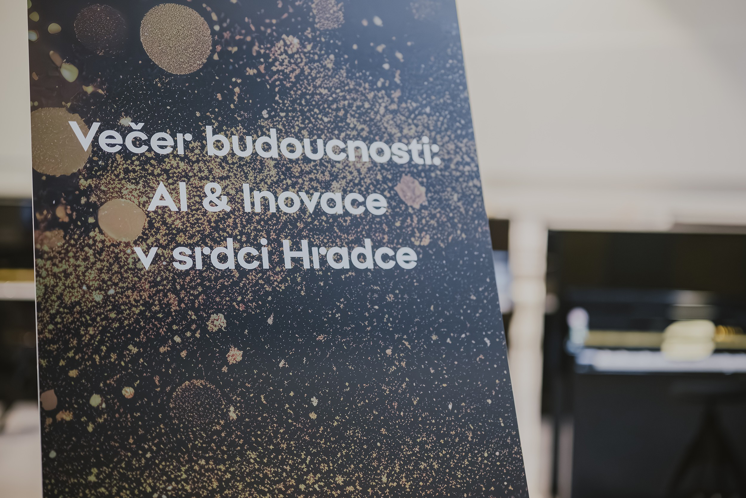 Večer budoucnosti: AI &amp; inovace v srdci Hradce propojil technologii, byznys i město