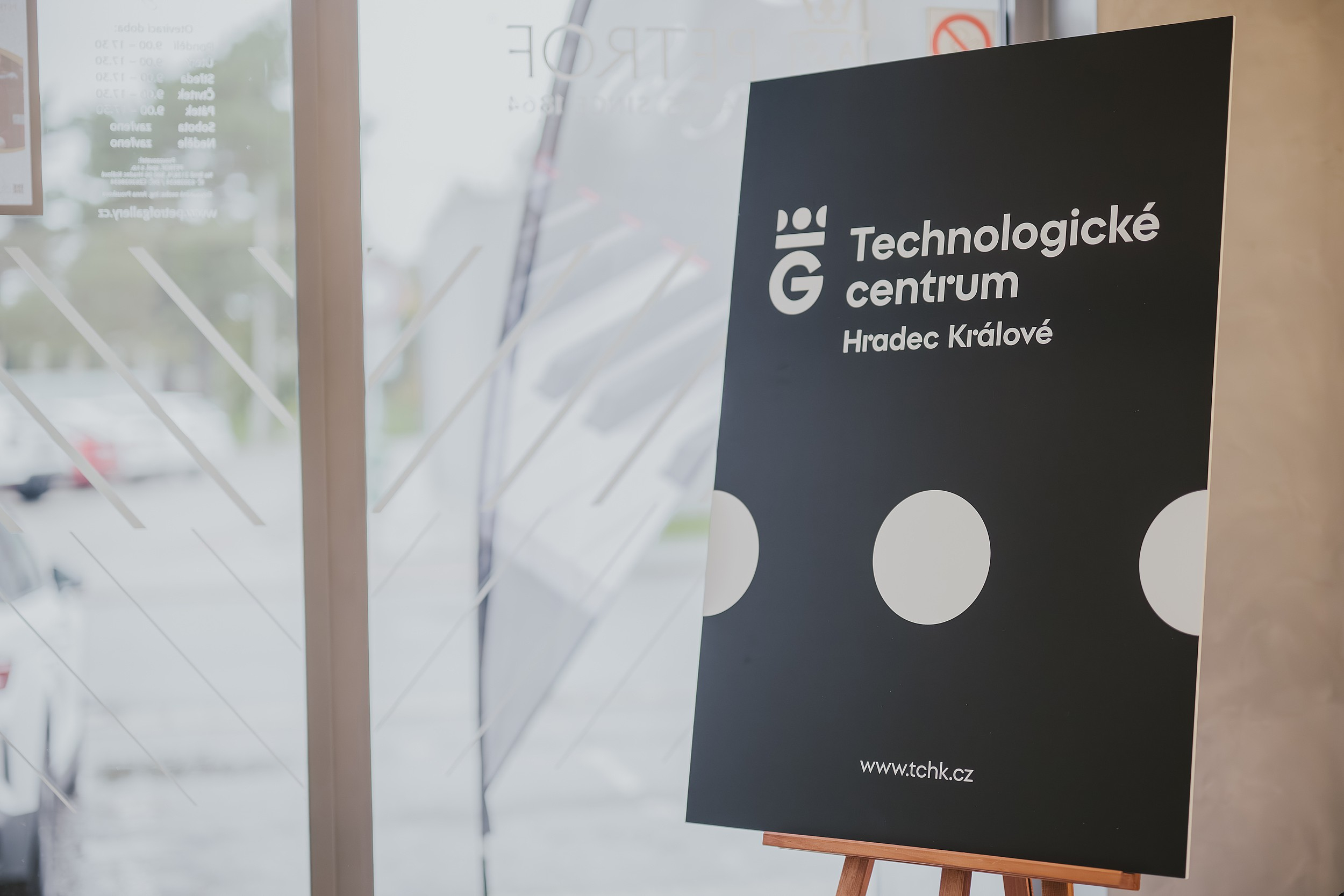 Večer budoucnosti: AI &amp; inovace v srdci Hradce propojil technologii, byznys i město